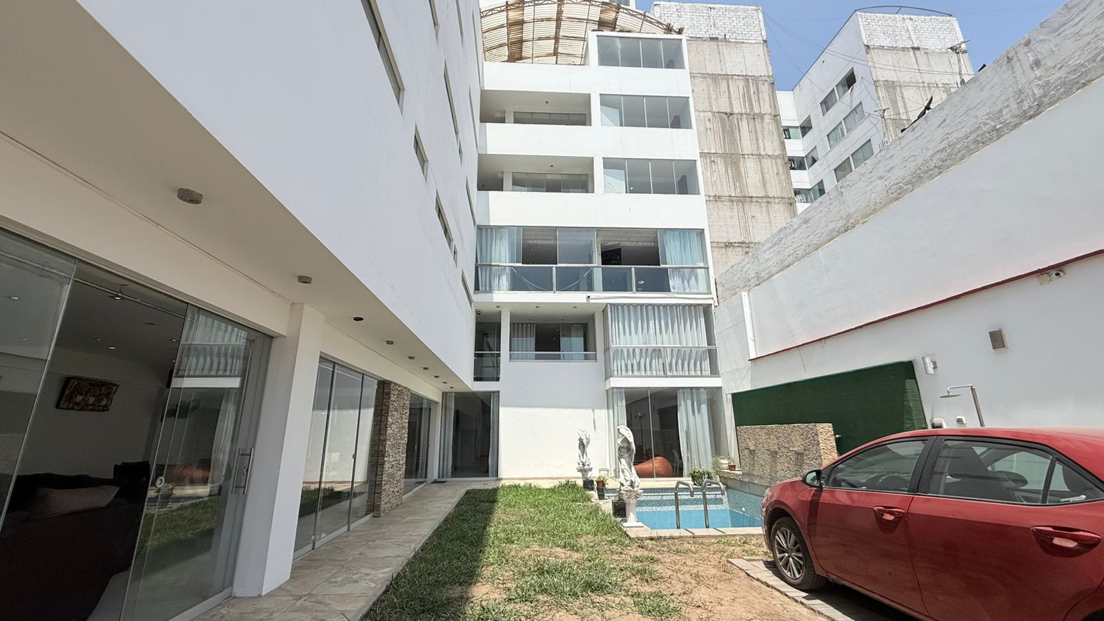 Edificio 4 pisos Alquiler Urb. Las Orquídeas