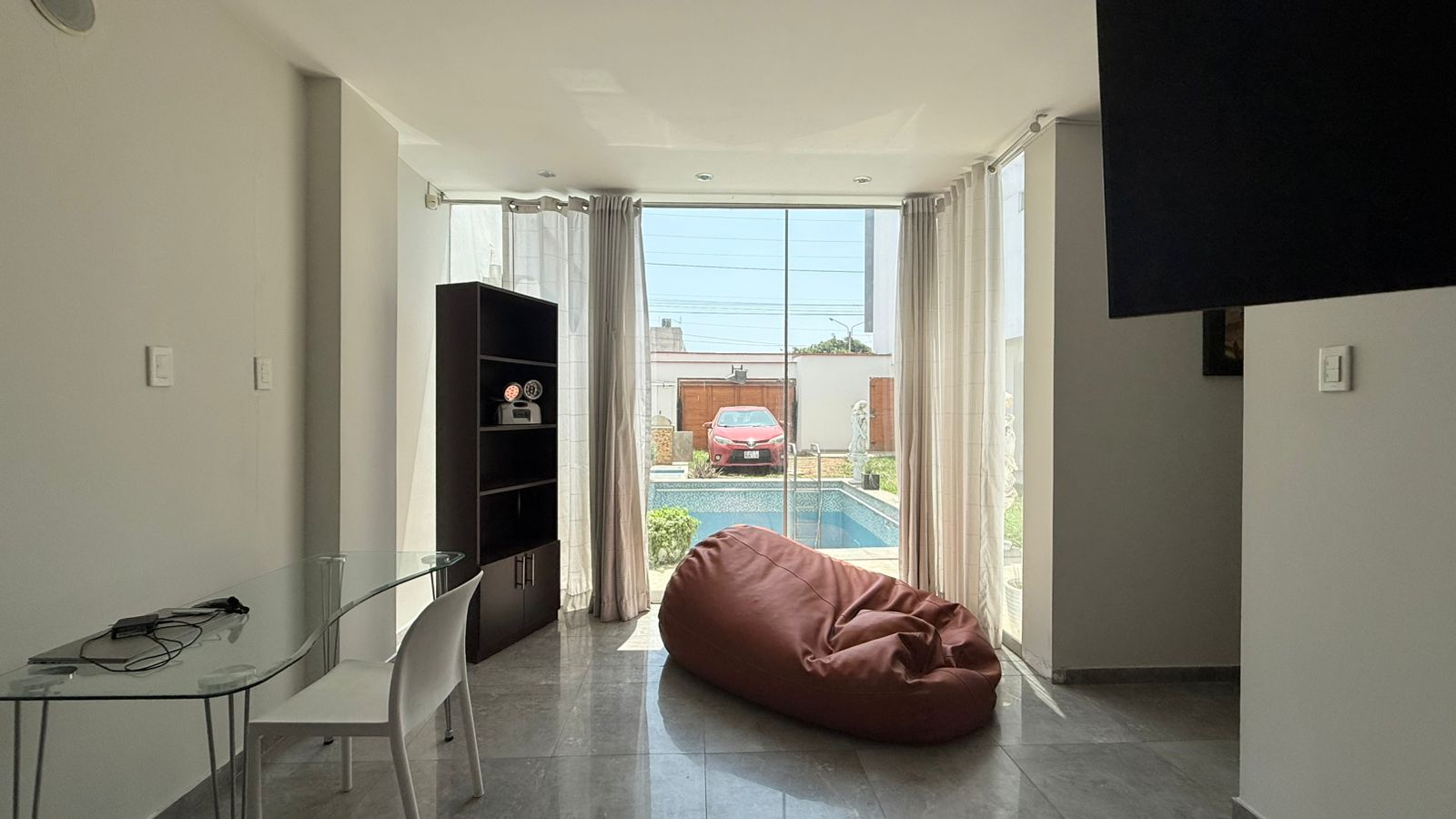 Edificio 4 pisos Alquiler Urb. Las Orquídeas