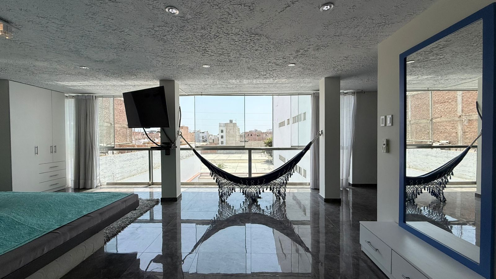 Edificio 4 pisos Alquiler Urb. Las Orquídeas