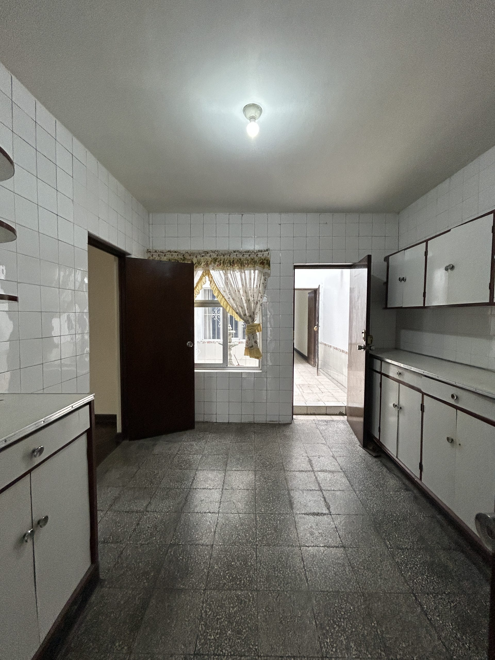 Oficina Alquiler Urb. Primavera 1 Piso