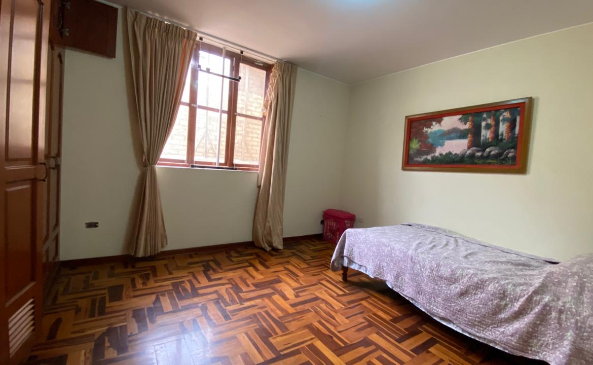 Casa Alquiler 3 Pisos Urb. Los Cedros
