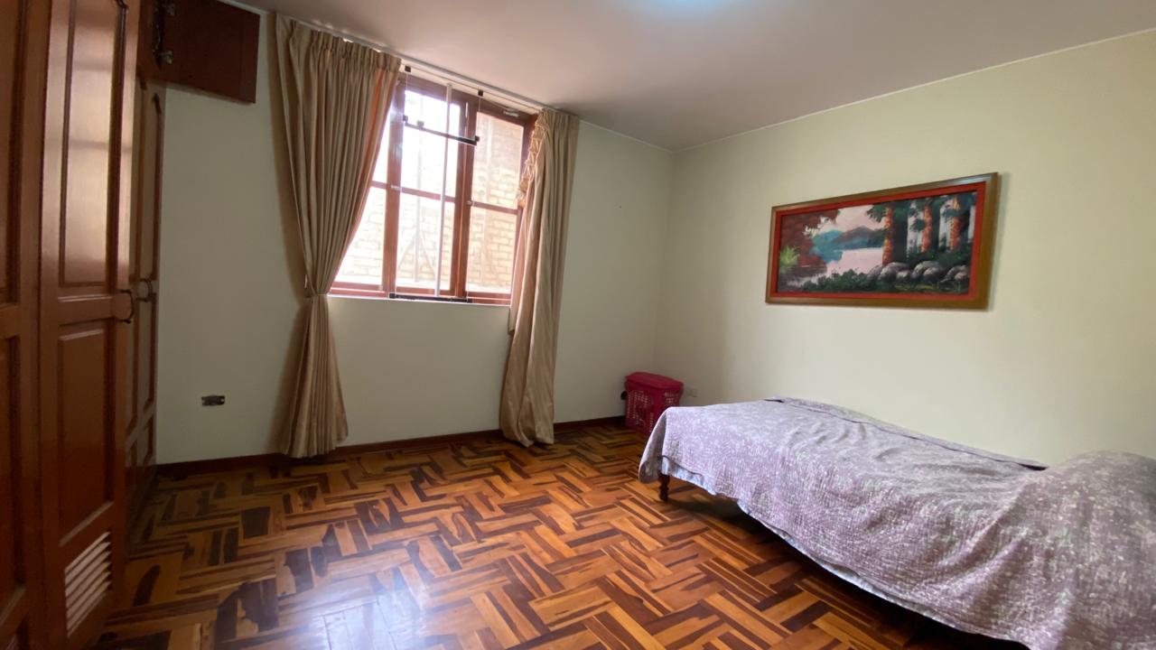 Casa Alquiler 3 Pisos Urb. Los Cedros