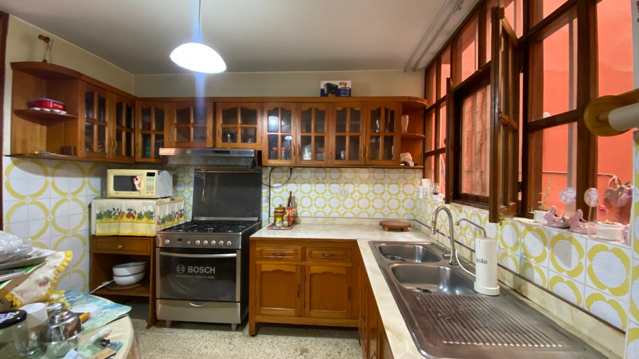 Casa Alquiler 3 Pisos Urb. Los Cedros
