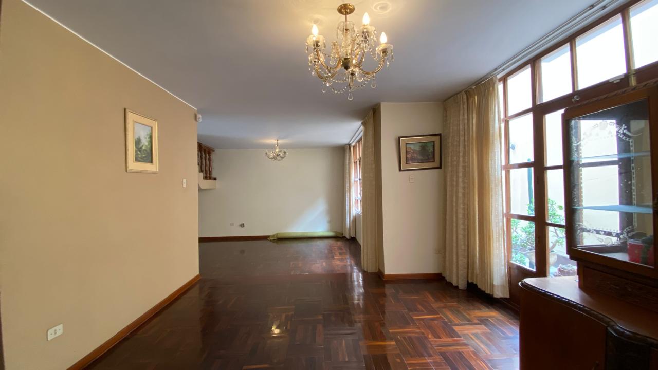 Casa Alquiler 3 Pisos Urb. Los Cedros