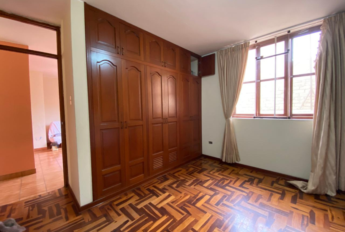 Casa Alquiler 3 Pisos Urb. Los Cedros