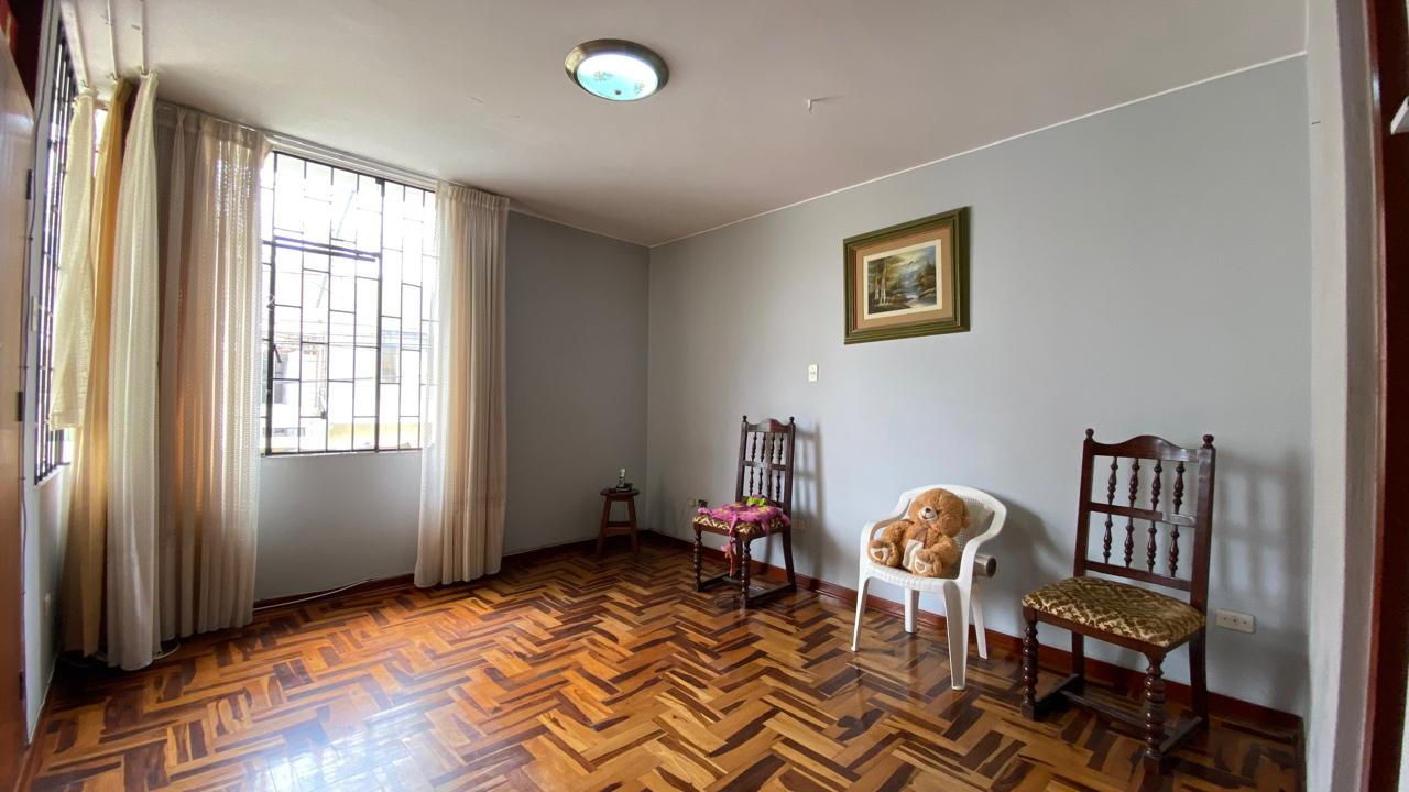 Casa Alquiler 3 Pisos Urb. Los Cedros