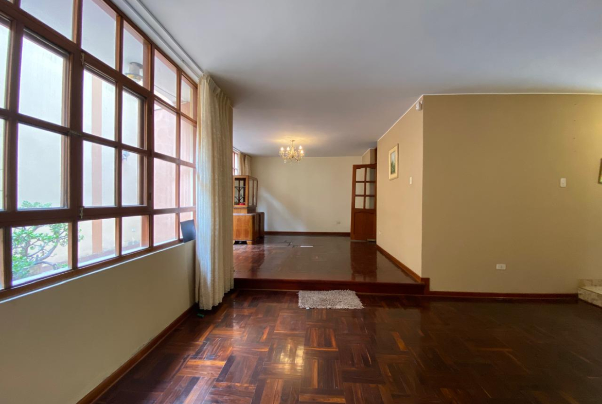 Casa Alquiler 3 Pisos Urb. Los Cedros