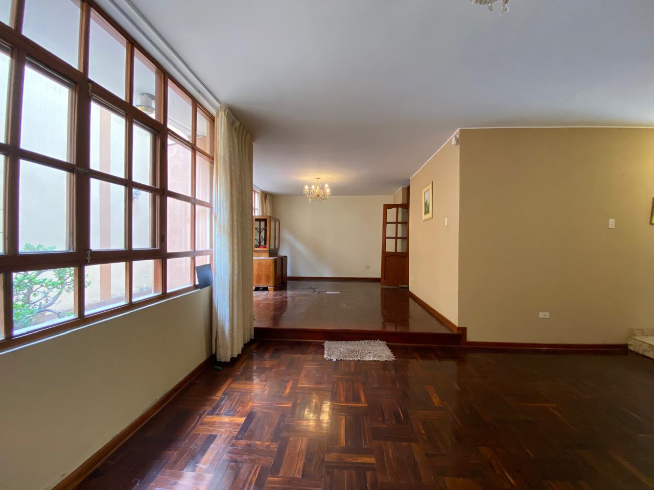 Casa Alquiler 3 Pisos Urb. Los Cedros