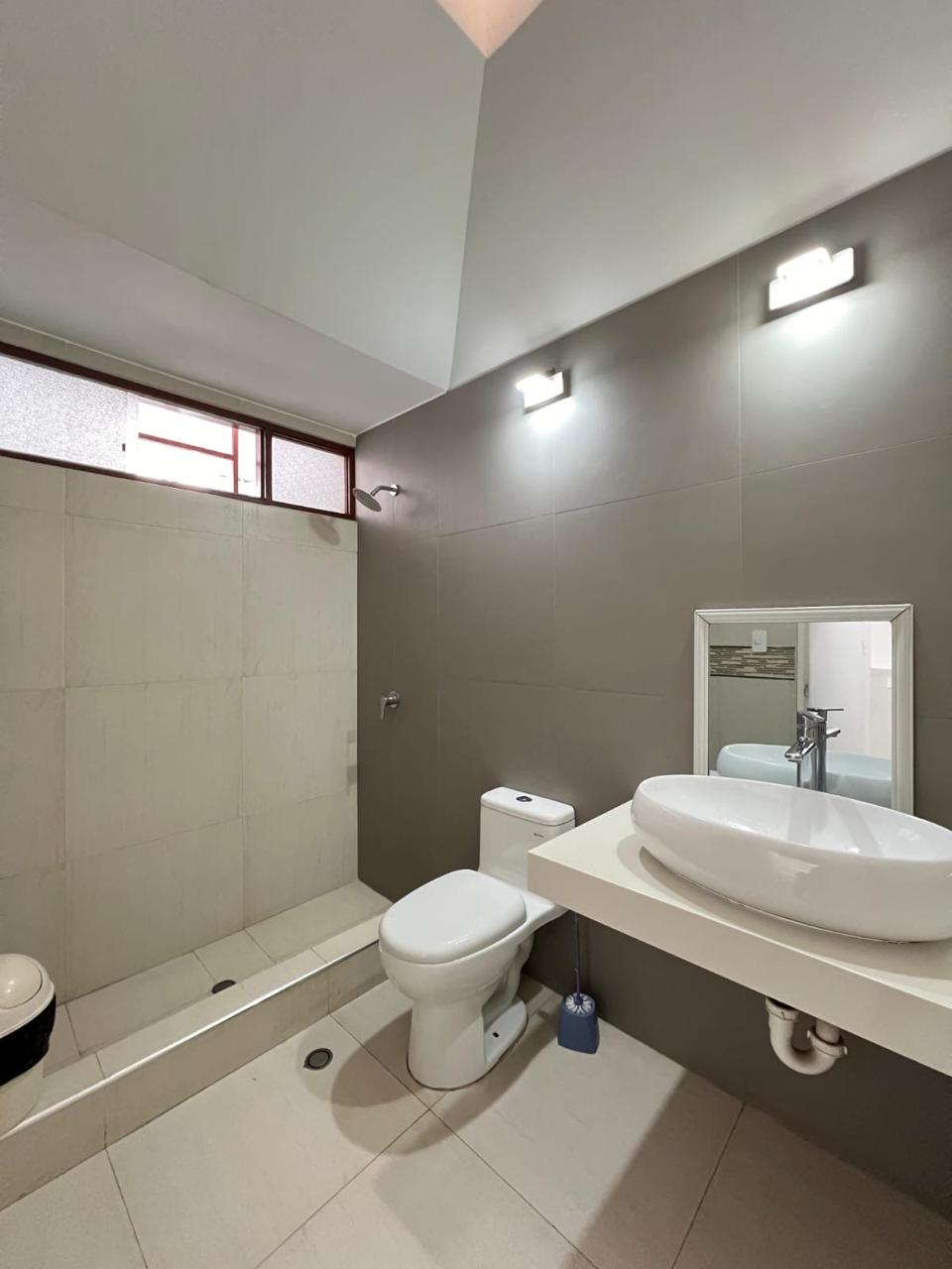 WhatsApp Image 2026-08-24 at 11.40.24 AM (1) Casa Alquiler San Andres IE 3 Pisos