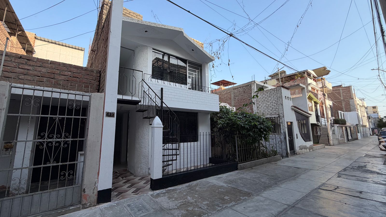 WhatsApp Image 2026-09-04 at 8.36.18 PM CASA VENTA MONSERRATE 2 PISOS
