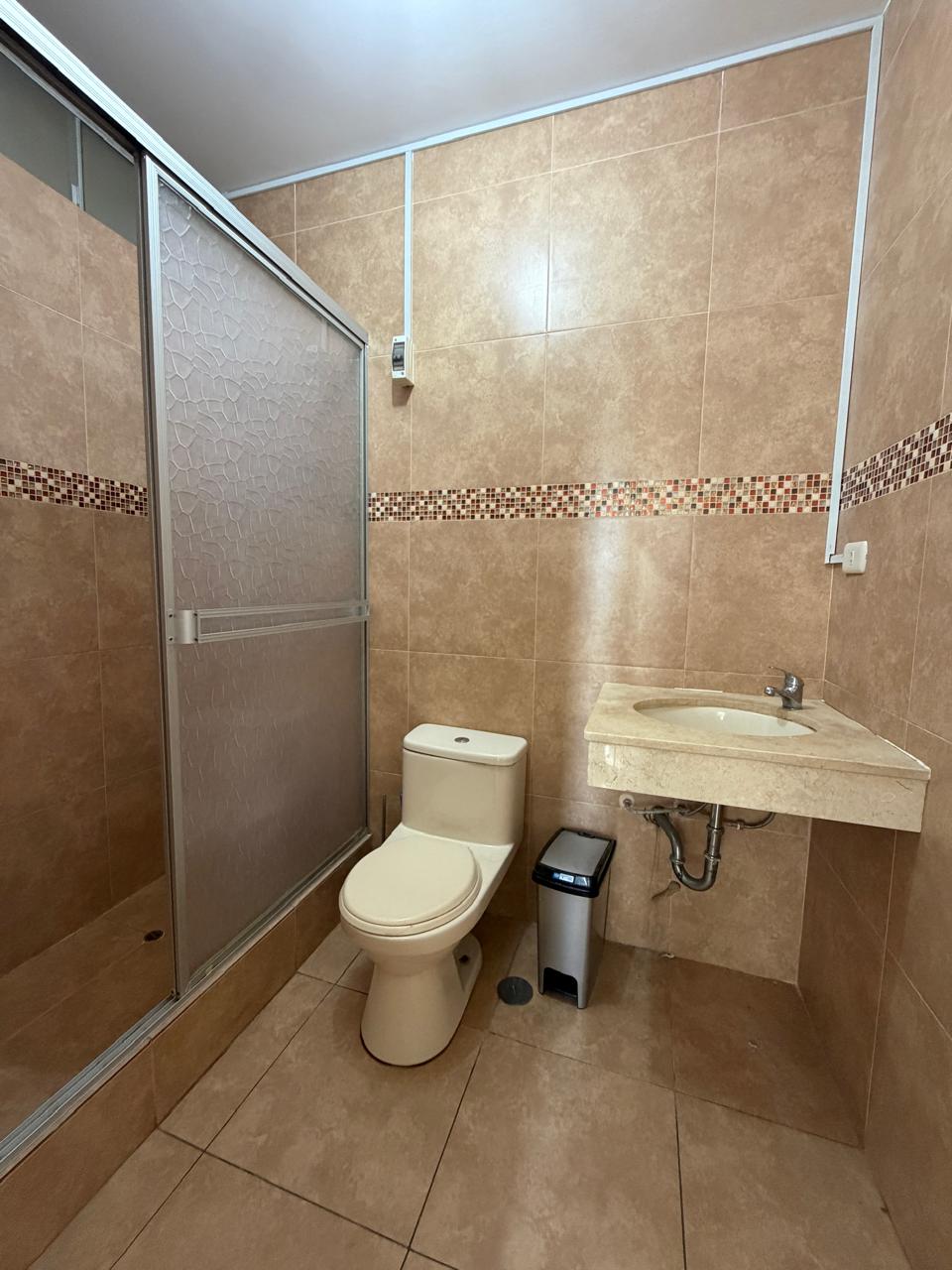f11 Departamento Alquiler Urb. Primavera 12 piso