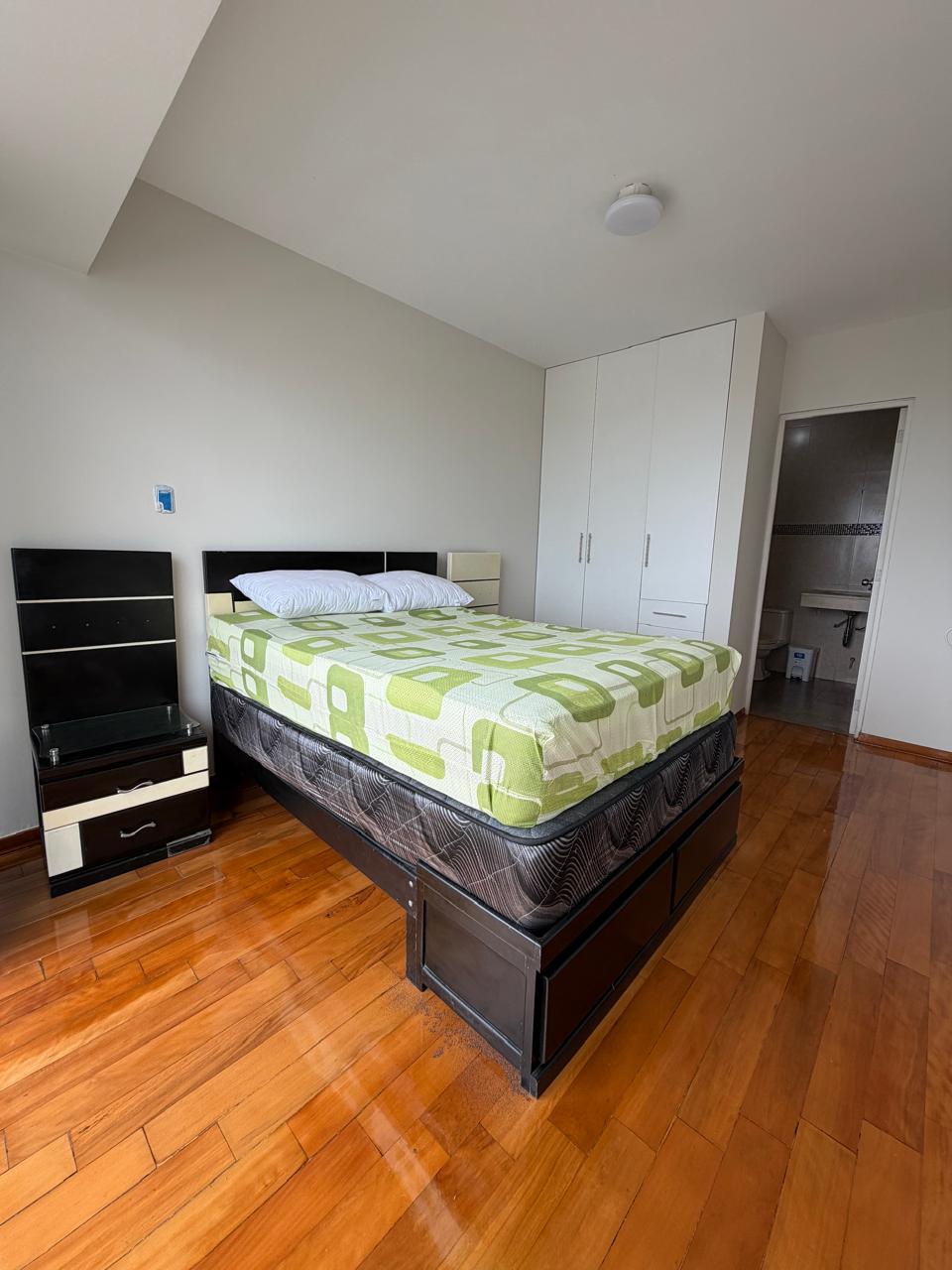 f4 Departamento Alquiler Urb. Primavera 12 piso